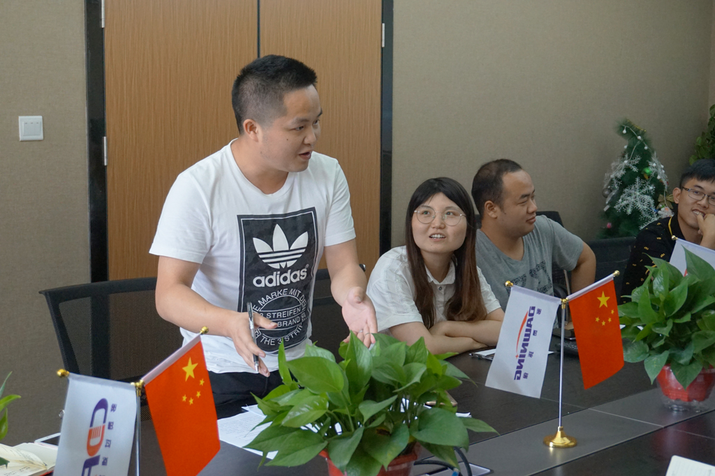 多靈市場部,辯論賽